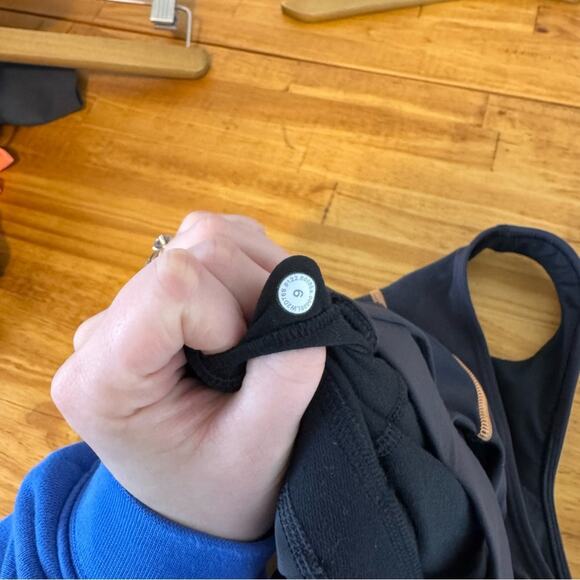 Lululemon Tough Train High-Neck Bra Medium Support C/D Black Orange Soda Size 6 - Picture 6 of 6